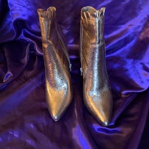 Rosegold 4” women classic booties size 9